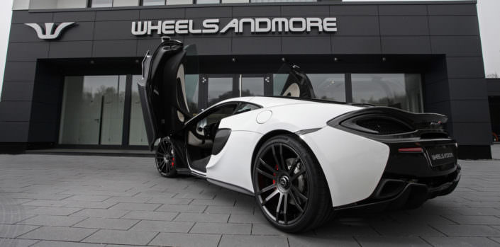 rear view 12,0x21 fiwe wheel on mclaren 570gt